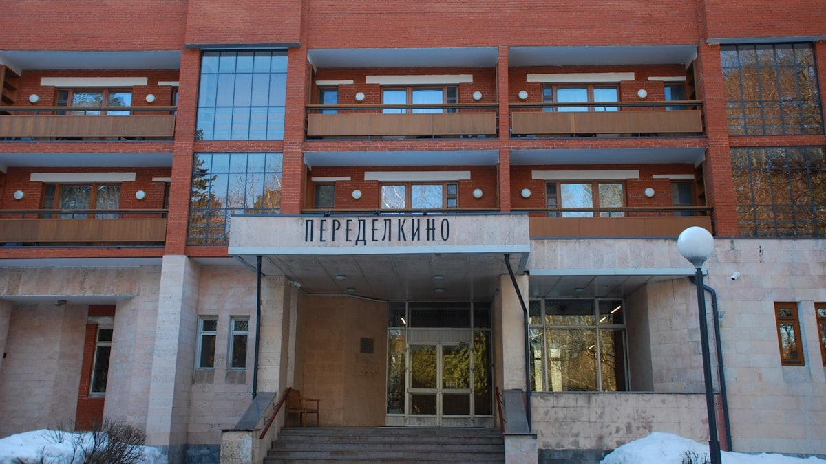 a red brick building with a sign that says repelection